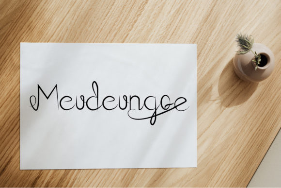 Meudeungoe: A Romantic Script Typeface for Editorial Design